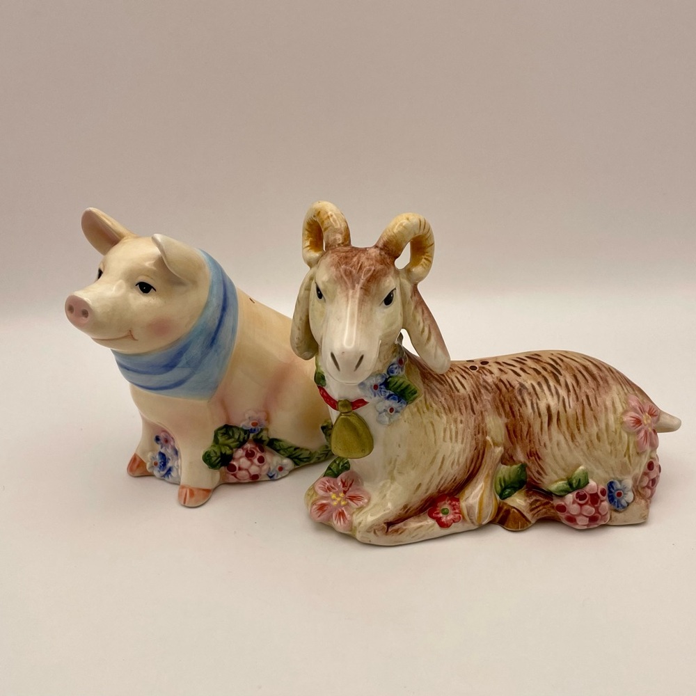 Fitz & Floyd, Classics Country Chic, Ceramic, Pig/Goat  Salt & Pepper Shakers